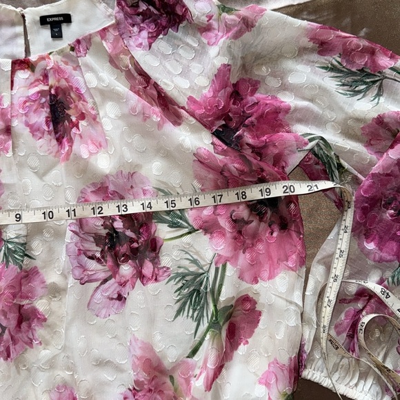 Express Pink Floral Gathered Neck Balloon Sleeve Top Clip Dot Lined Sz Large - Picture 8 of 13